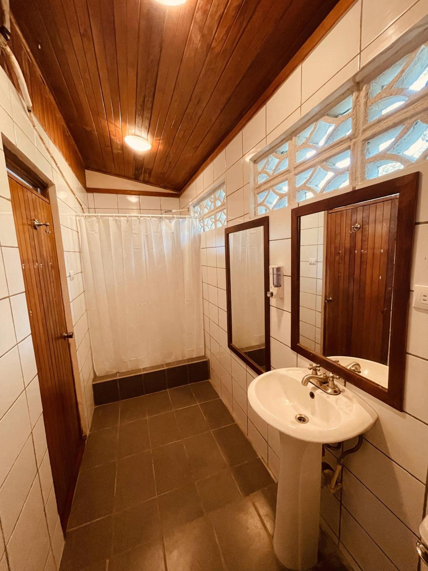 El Clan Hostel Puerto Viejo de Talamanca Dış mekan fotoğraf
